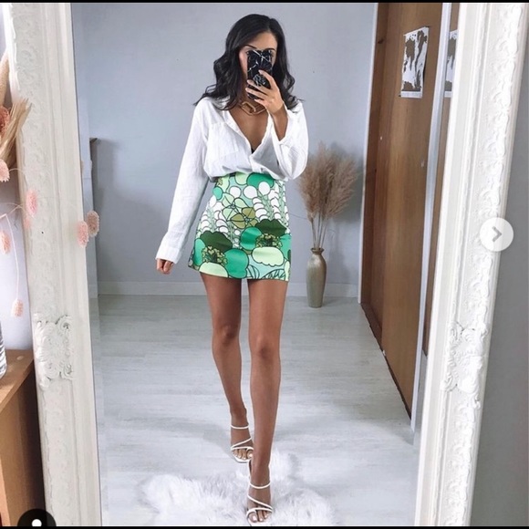 🌳  Zara Green Printed Mini Skirt  🌳 - Picture 9 of 16